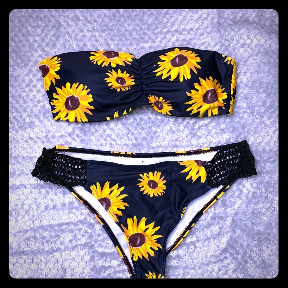 Strapless sunflower bikini
